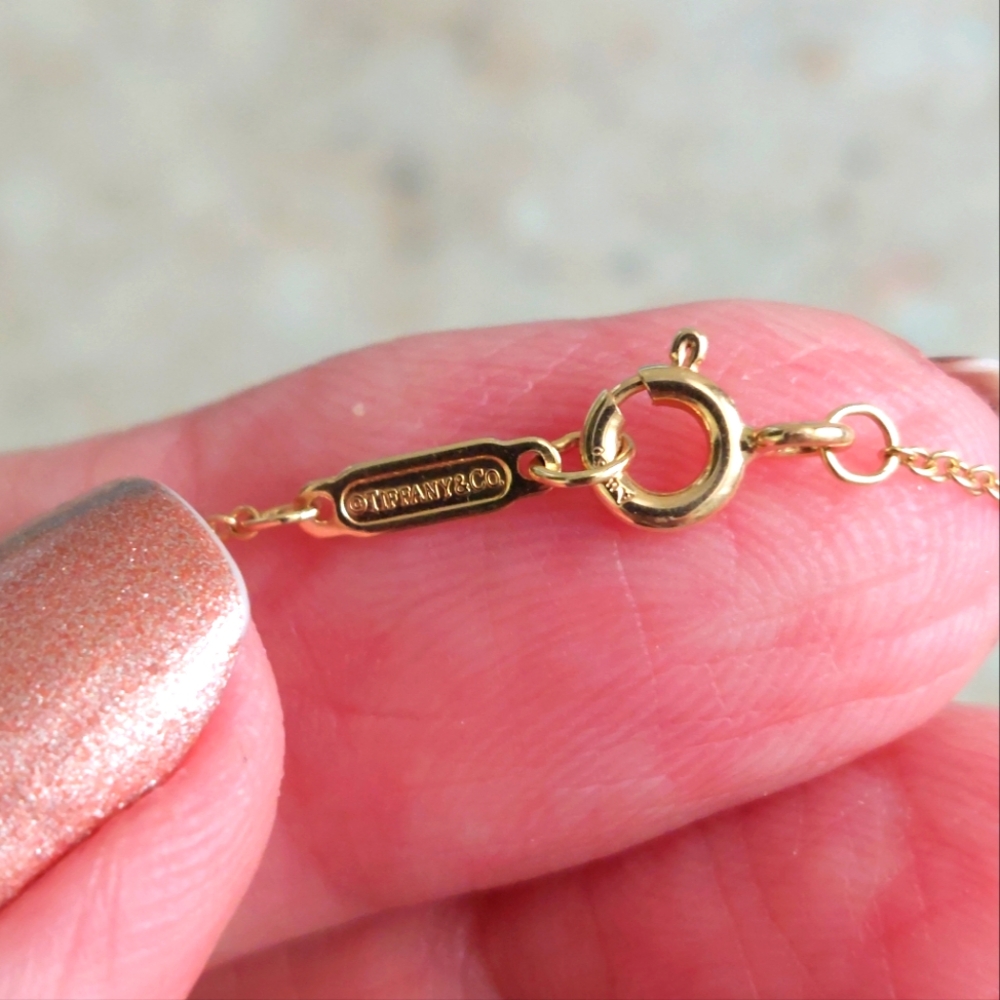 Tiffany & Co Fleur De Lis Keybar Pendant Necklace 18k Yellow Gold 16 inches - Picture 7 of 9